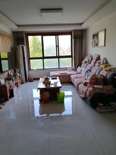 急售風(fēng)水好房子，簡裝，送品牌家具家電，可拎包入住